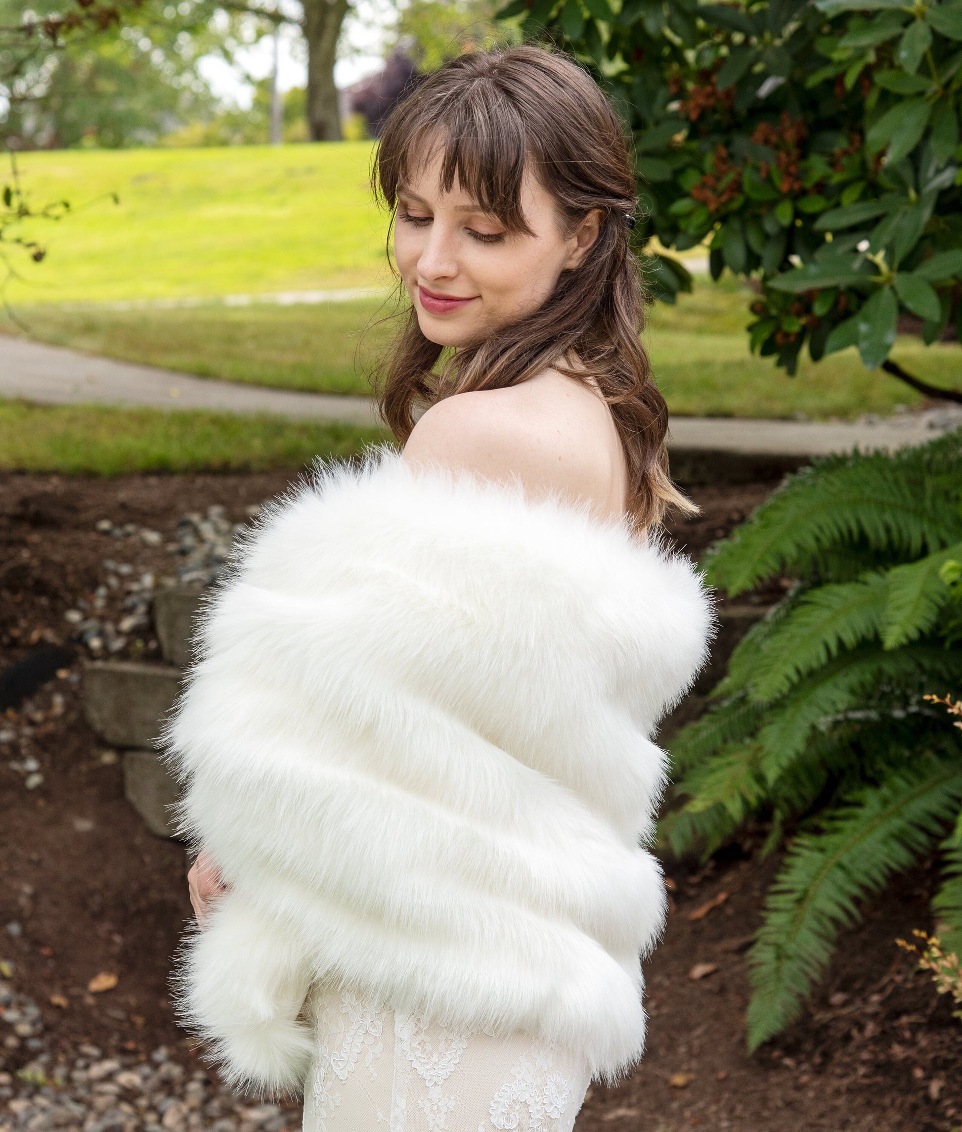 20 inch wide ivory faux fur shawl with darker tips, wedding faux fur wrap, bridal faux fur stole, bridal wrap, B010-ivory-black-tips