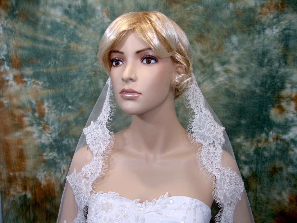 wedding veil, bridal veil, mantilla veil, fingertip length veil, alencon lace veil, wedding veil ivory