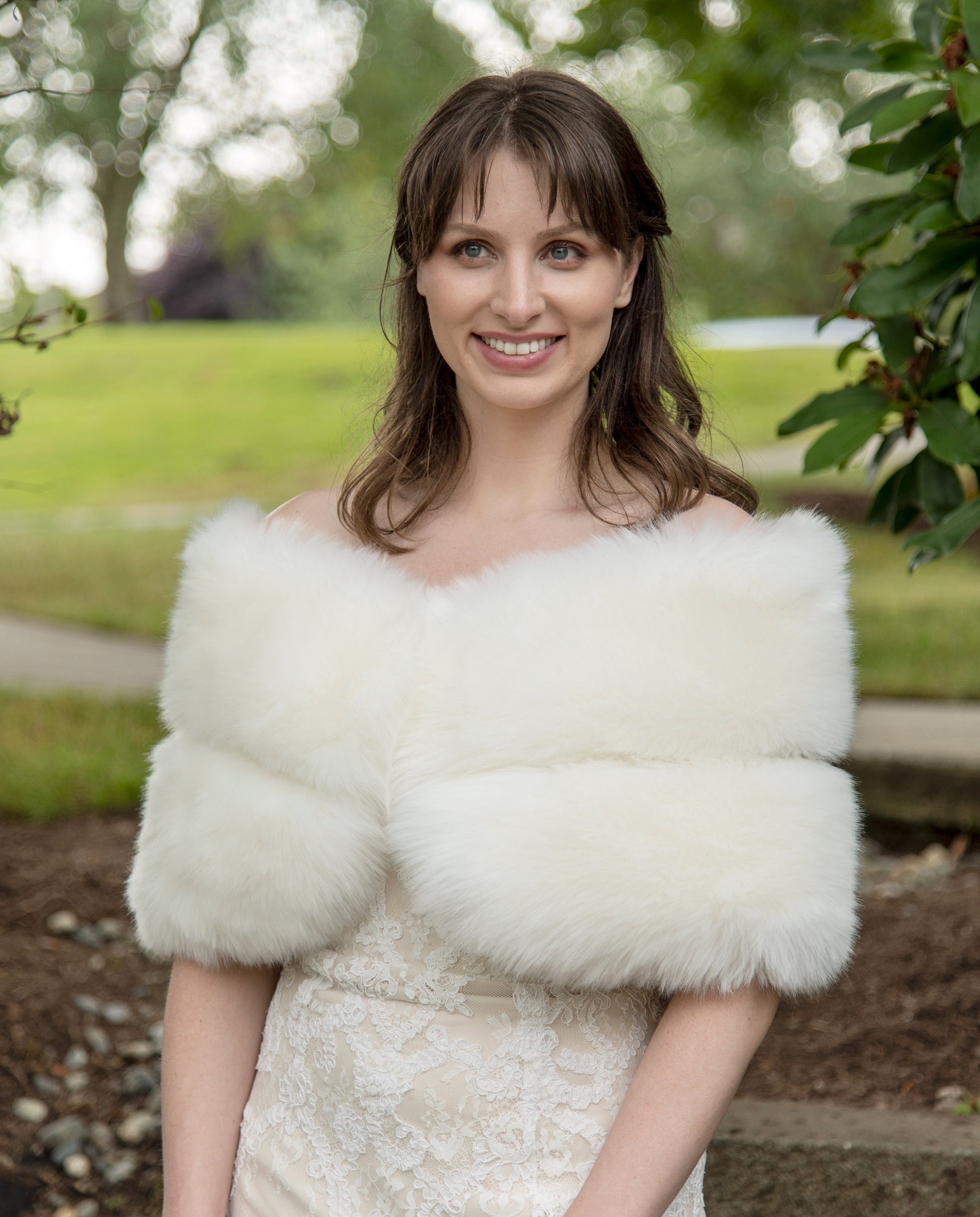 Ivory faux fur bridal wrap, wedding faux fur shawl, faux fur bridal stole, faux fur cape B015-Ivory